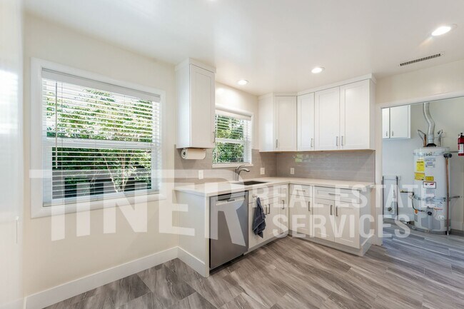 Building Photo - 541 Sandburg Dr