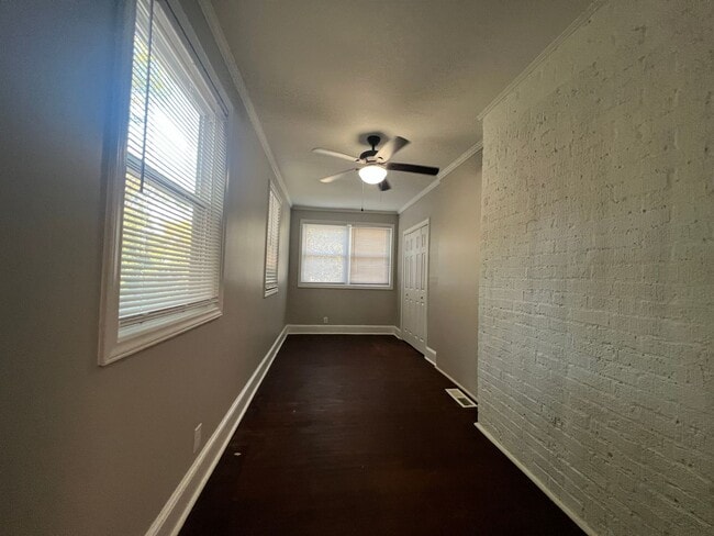 Building Photo - **MOVE-IN Special $500 off the 1st full month's rent with lease signed by 12/10/25**