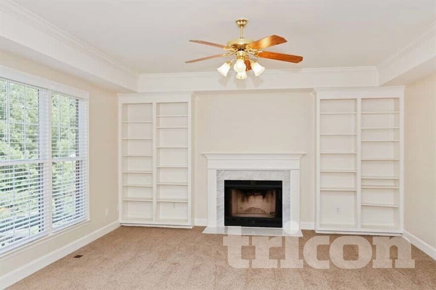 Building Photo - 105 Saddlebridge Ln