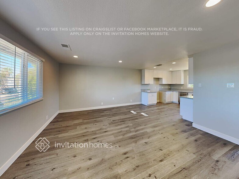 Building Photo - 10437 Reymouth Ave