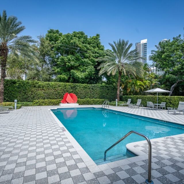Building Photo - 1550 Brickell Ave