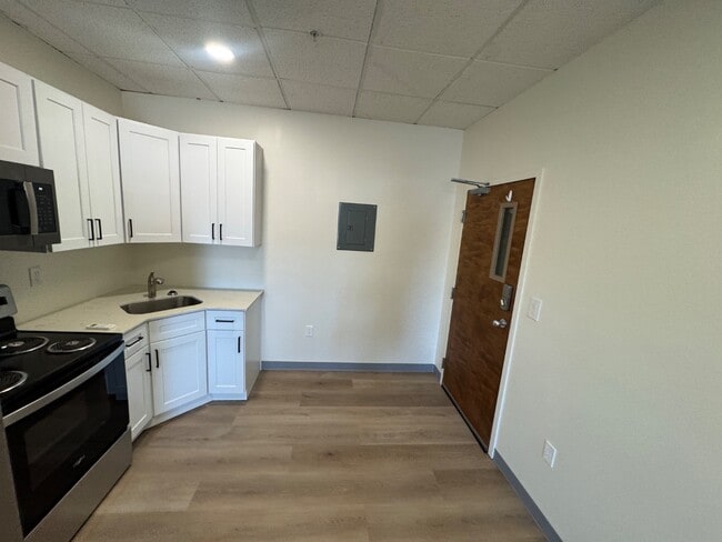 Building Photo - 460 W 600 N