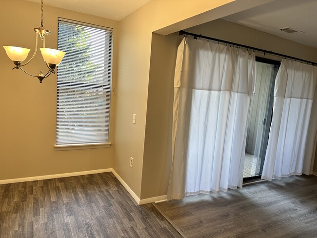 Building Photo - 2 Shrewsbury Green Dr