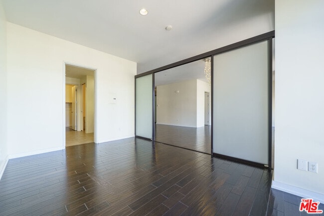 Building Photo - 801 S Grand Ave