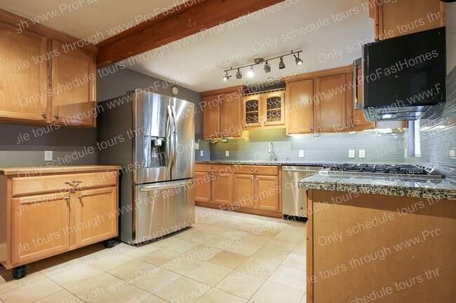Building Photo - 7840 SW West Slope Dr