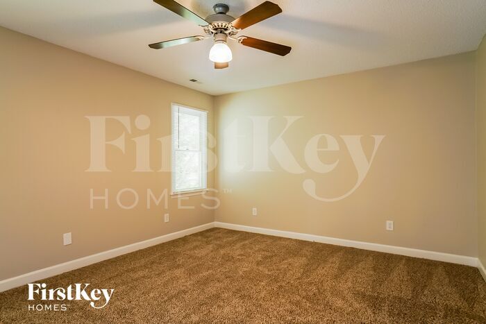 Building Photo - 202 Dalmeny Dr