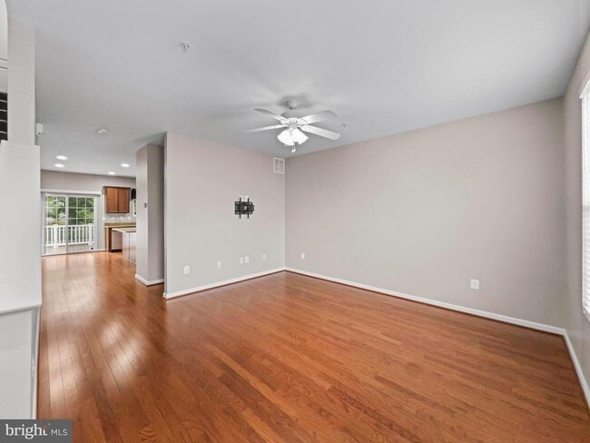 Building Photo - 7425 Willow View Ln