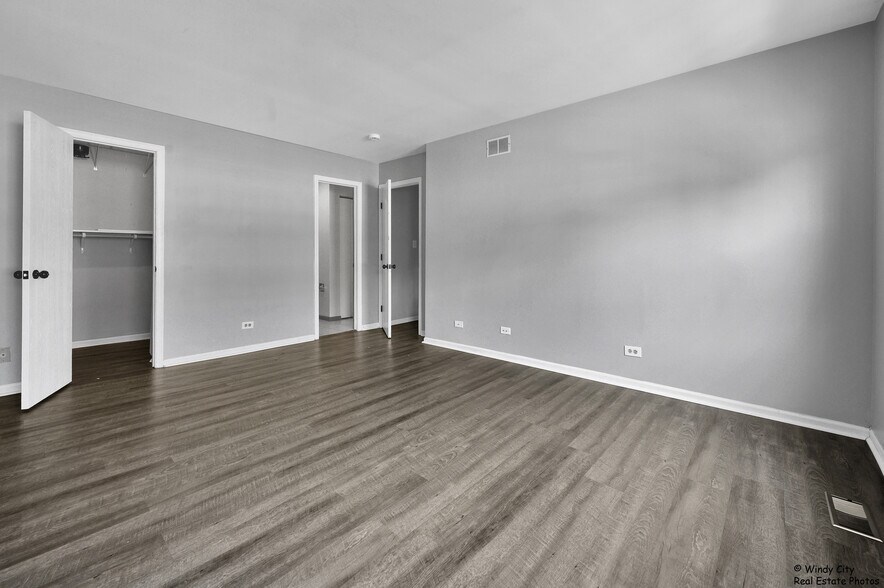 Building Photo - 240 Acorn Dr