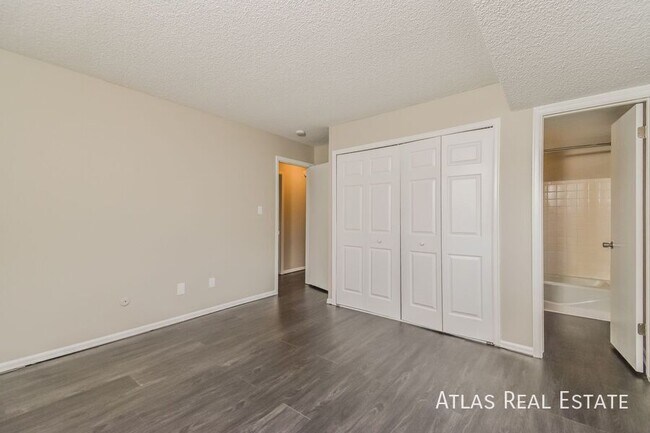 Building Photo - 4885 Artistic Cir