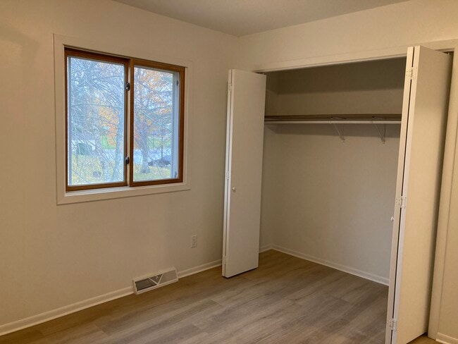 Building Photo - 431 N Thompson Rd