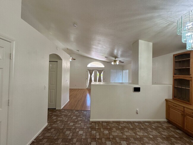 Building Photo - Buffalo & Lake Mead