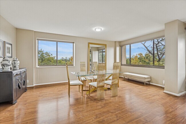 Building Photo - 49 Briar Hollow Ln