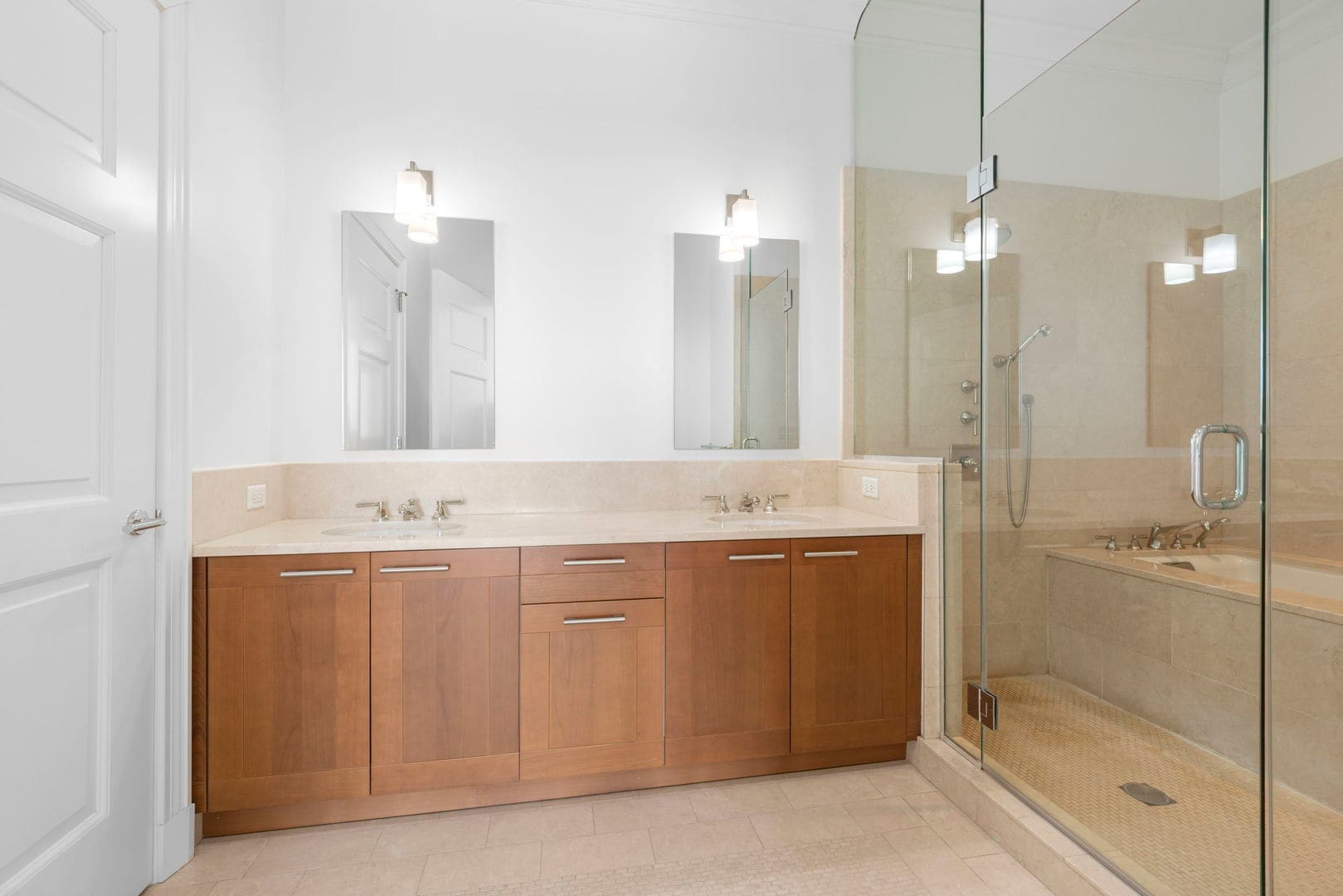 Building Photo - 2550 N Lakeview Ave