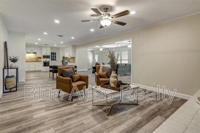 Building Photo - 1712 Dakar Rd W