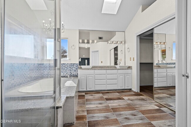 Building Photo - 624 Skydale Dr