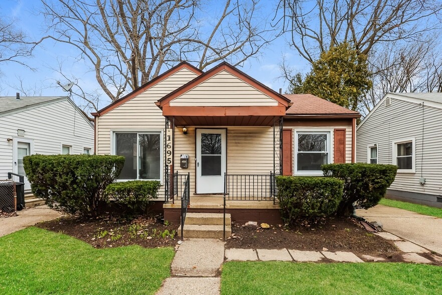 Building Photo - 1695 Moorhouse St