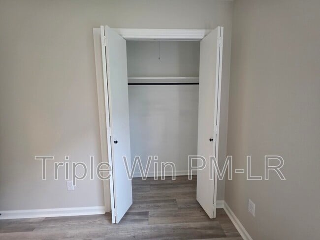Building Photo - 12320 Shawnee Forest Dr