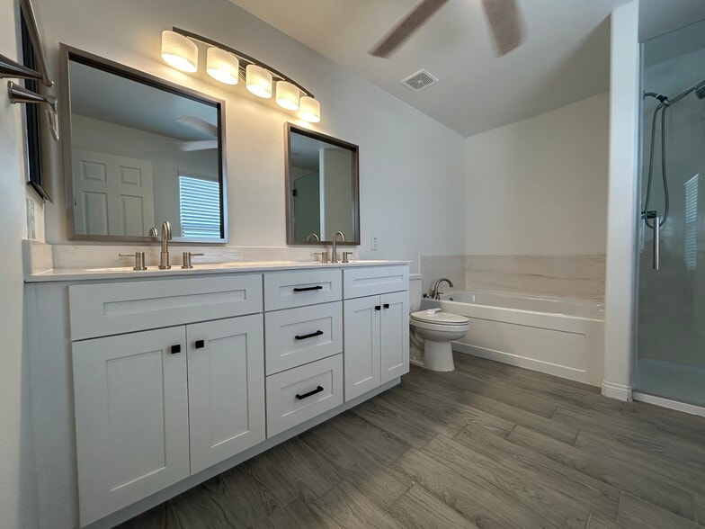 Building Photo - 9208 W Coolidge St