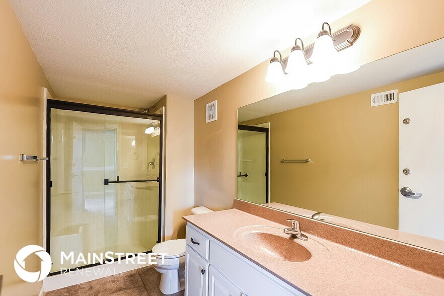 Building Photo - 305 Golfview Dr