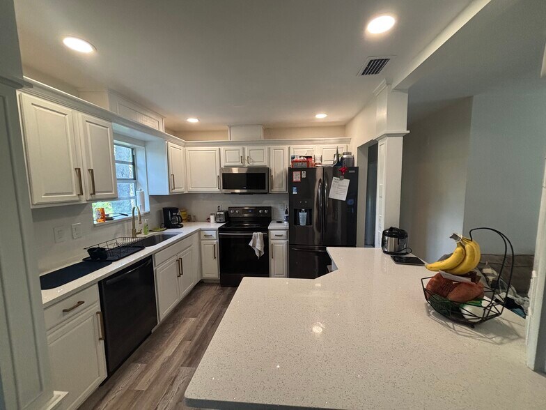 Shared Kitchen - 215 NE 20th St