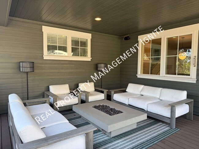 Building Photo - 2242 NW Reserve Camp Ct