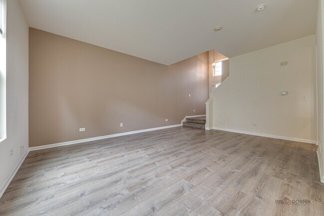 Building Photo - 347 Devoe Dr