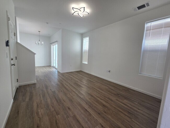 Building Photo - 1057 Buena Vis Ln