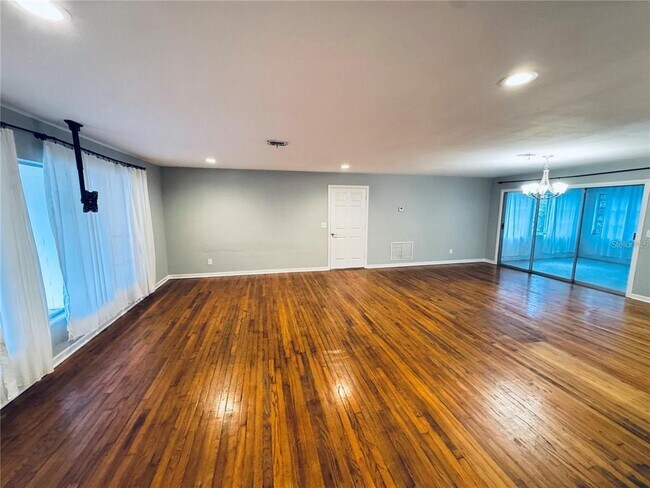 Building Photo - 2022 Edgewood Rd