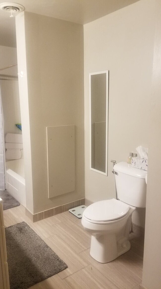 Building Photo - 1040 Cedar St