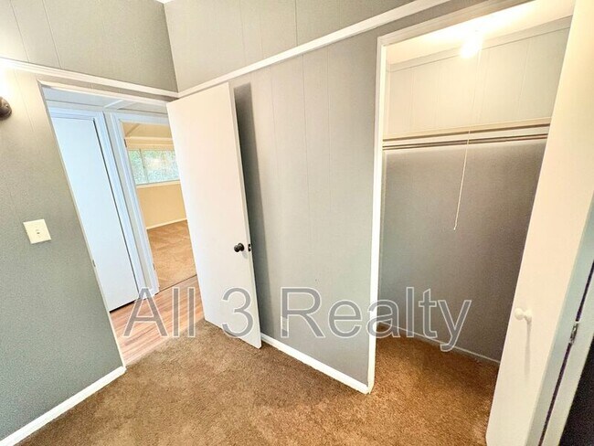 Building Photo - 435 Sherwood Rd