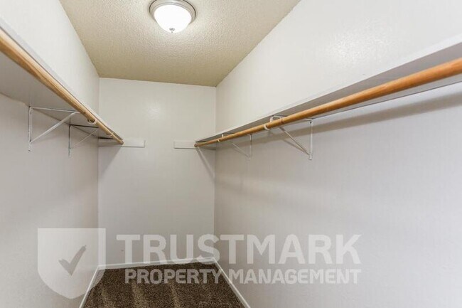 Building Photo - 2701 Bermuda Dr