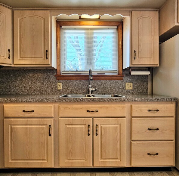 Building Photo - 1007 Lilac Ln