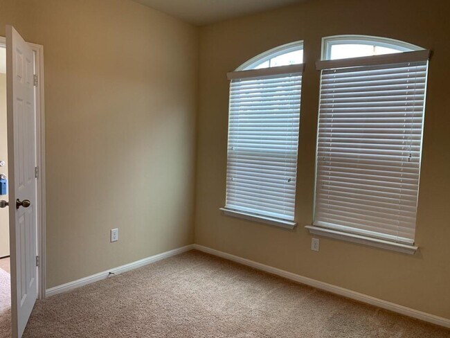 Building Photo - 109 Sabine River Dr