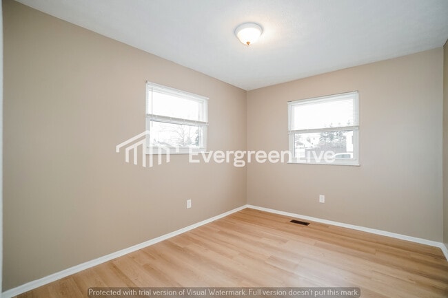 Building Photo - 3020 Rivercliff Rd