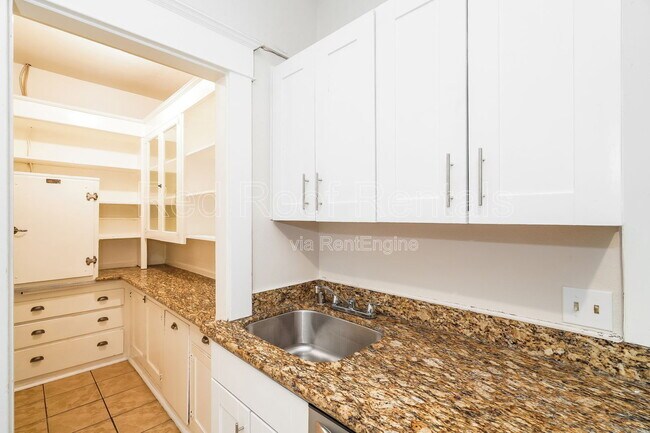 Building Photo - 1319 S 6th Ave