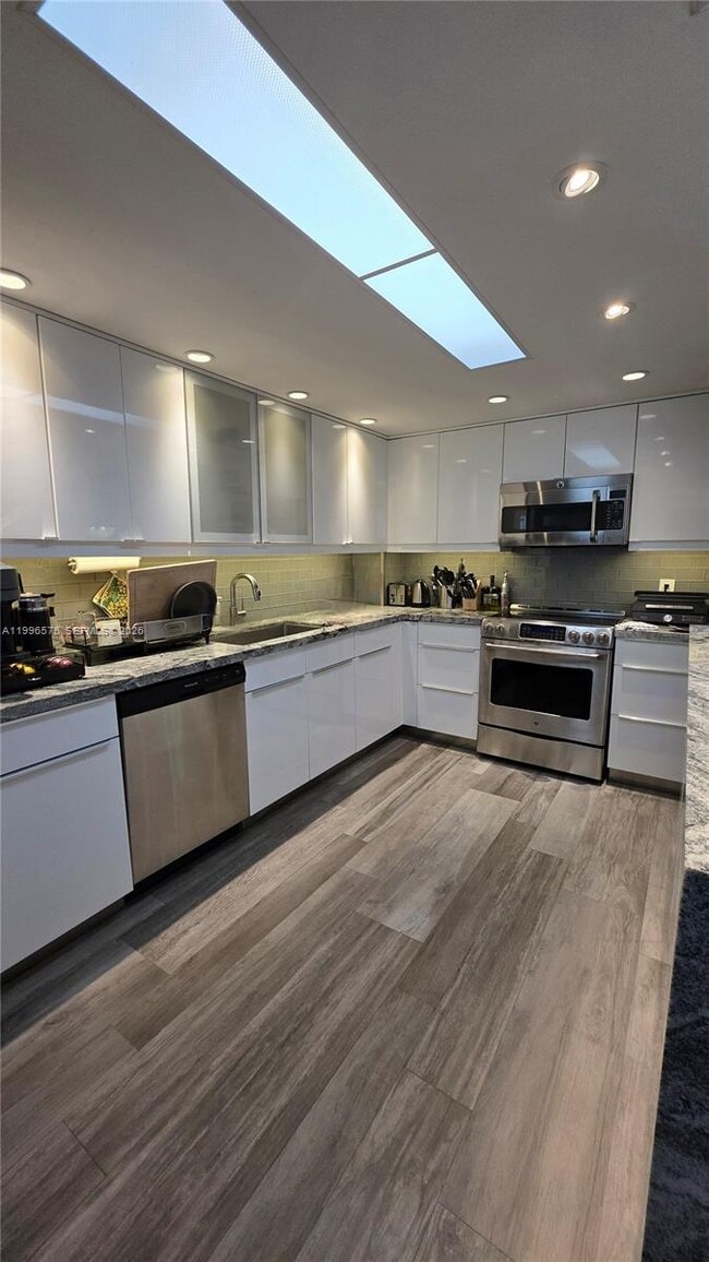 Building Photo - 5825 Collins Ave