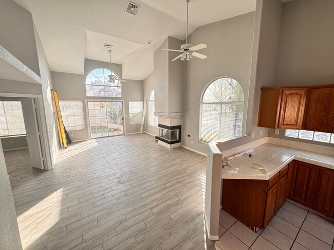 Building Photo - 2 Bed + Den Single Story Home in Guard Gated Painted Desert