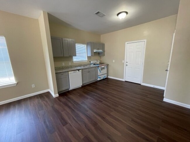 Primary Photo - Newly remodeled 2bed/1bath in Beaumont