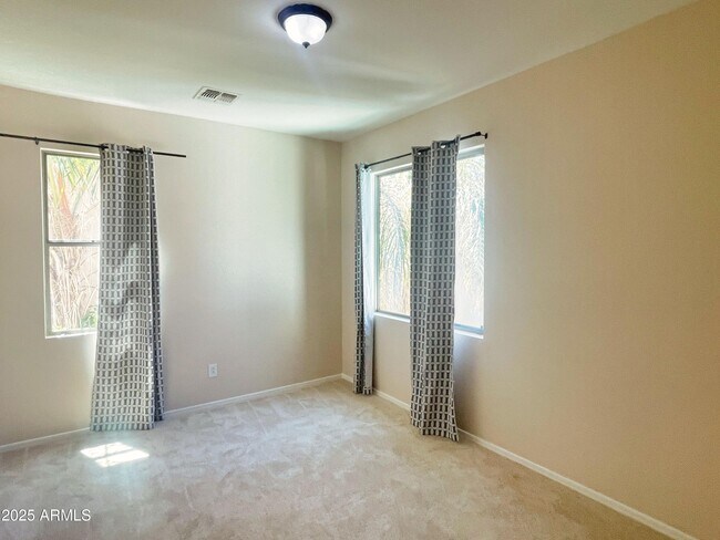 Building Photo - 3507 S Falcon Dr