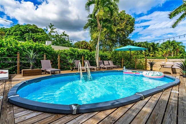 Building Photo - 427 NE 107th St