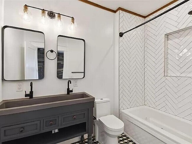 Building Photo - 2508 N Ola Ave