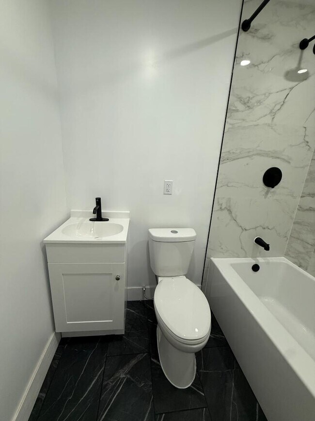 Building Photo - 161 6th Ave