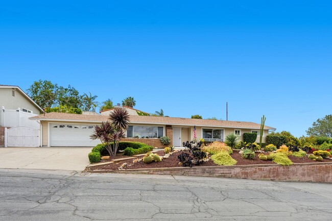 Building Photo - Charming 3 Bedroom 2 Bathroom Home in La M...