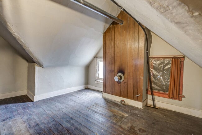 Building Photo - 808 Academy Ave