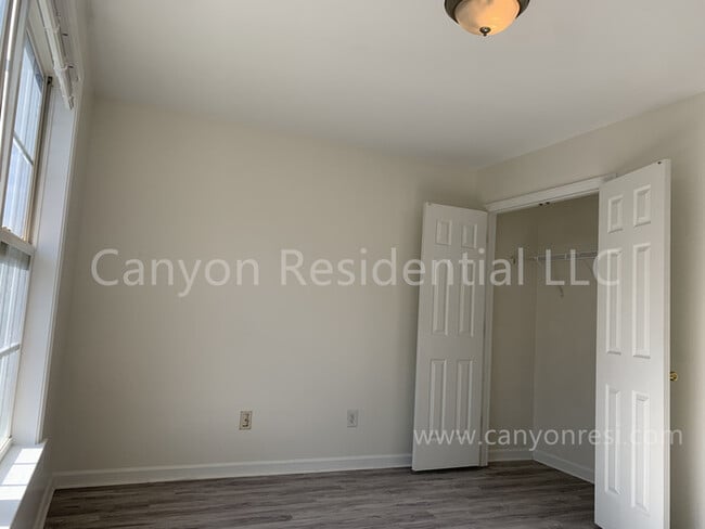 Building Photo - Recently Renovated!! Beautiful 2 bedroom with den!!