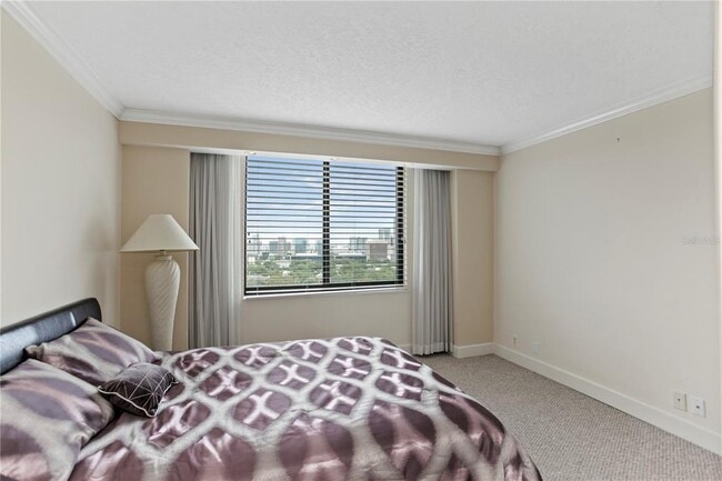 Building Photo - 400 E Colonial Dr