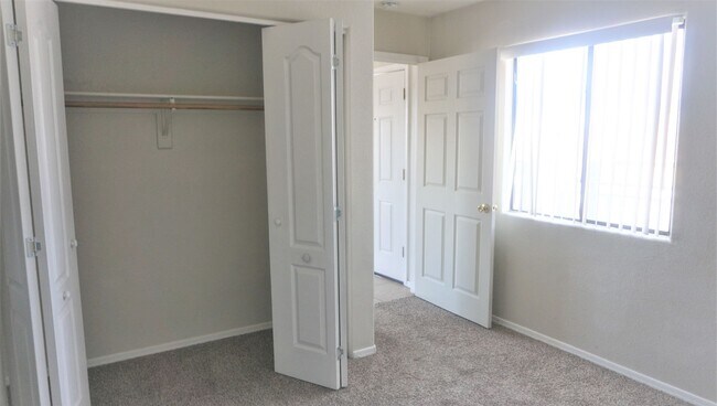 Building Photo - 4410 Buena Loma Way