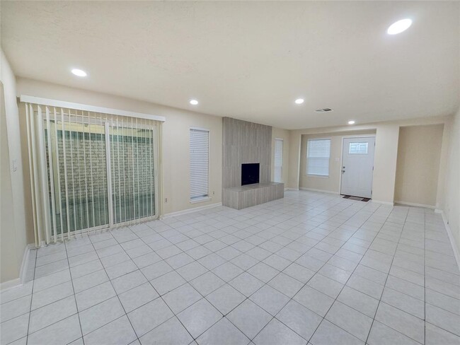 Building Photo - 13115 High Star Dr