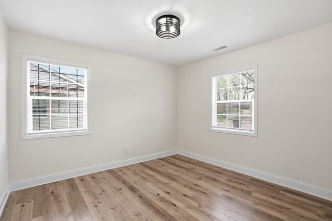 Building Photo - 3-Bedroom Home Minutes from Miller Beach & the Indiana Dunes