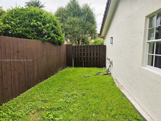 Building Photo - 15591 SW 45th Terrace